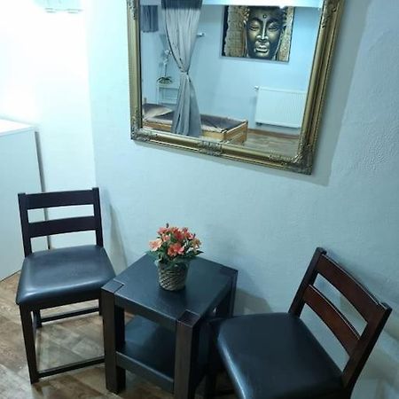 Simple Apartment Near Hockey & Football Arena Bratislava Exterior foto