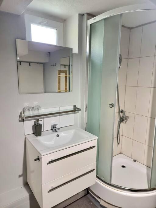 Simple Apartment Near Hockey & Football Arena Bratislava Exterior foto